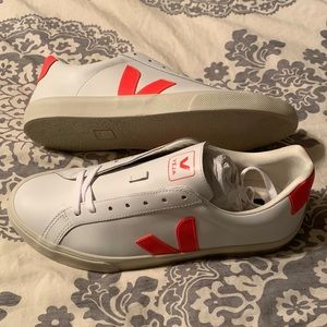 New in box Veja Esplar Clean Leather Sneaker White Fluo Orange EUR 42 US Men’s 9